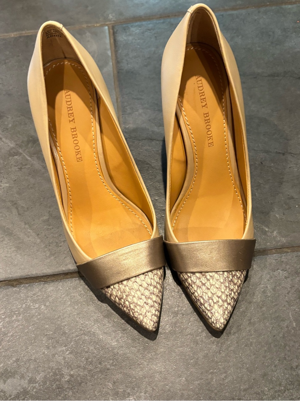 Women’s Audrey Brooke tan leather heels size 6 “Abbie”
